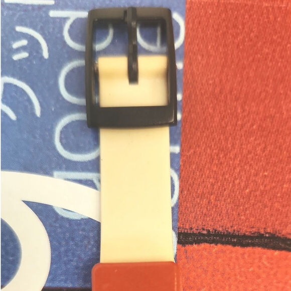 Vintage Coca-Cola Watch 30MM new old stock with the original case & new battery - Picture 6 of 9